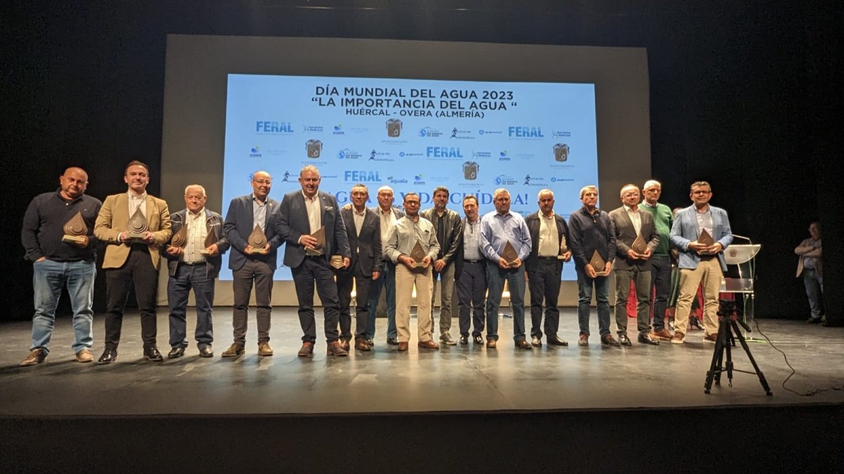 Foto de familia de los participantes en la jornada ‘El agua es vida; cuídala’ celebrada ayer en Huércal Overa.