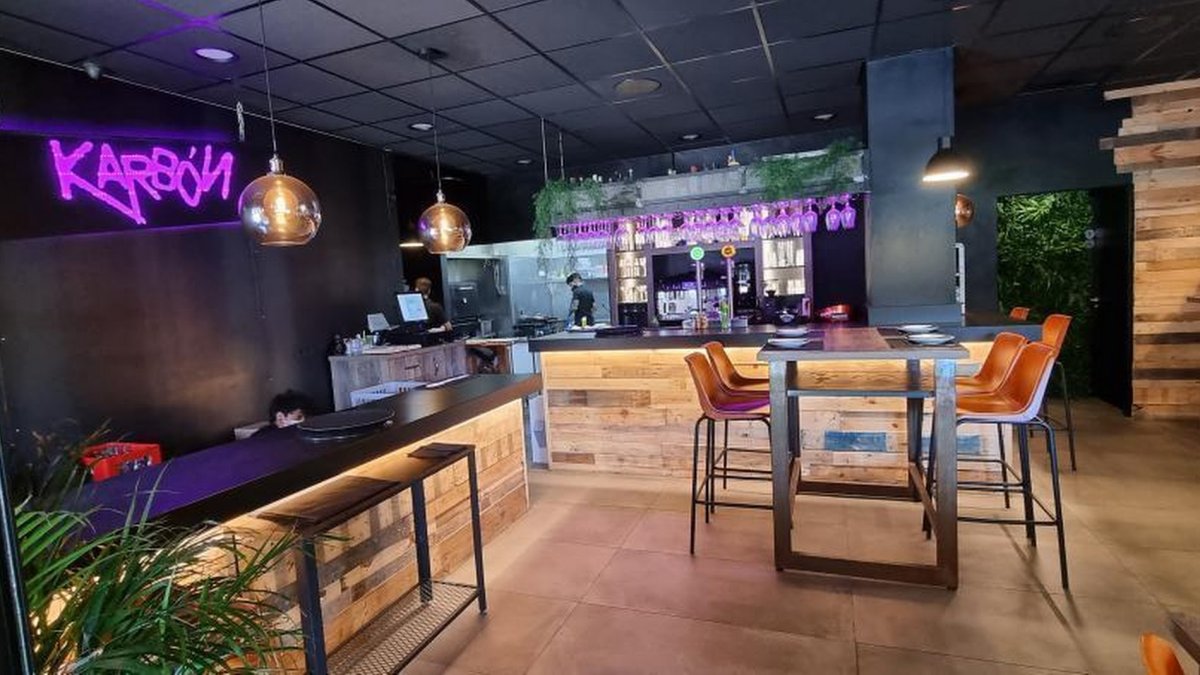 Karbón ofrece una hamburguesa gratis (si logras comértela).