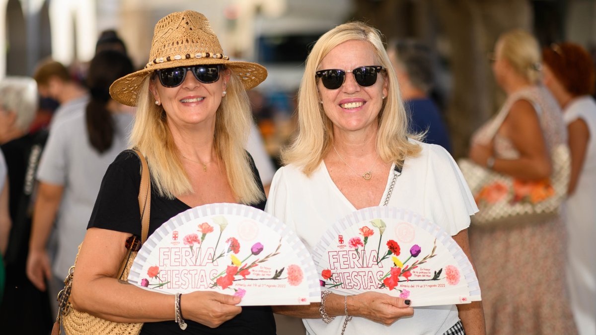 Reparto de abanicos del pasado año