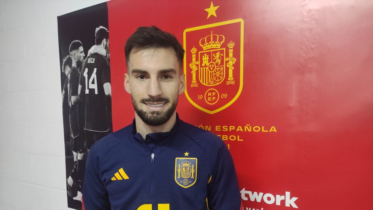 El futbolista de la tierra demostró su talento en el Mediterráneo.