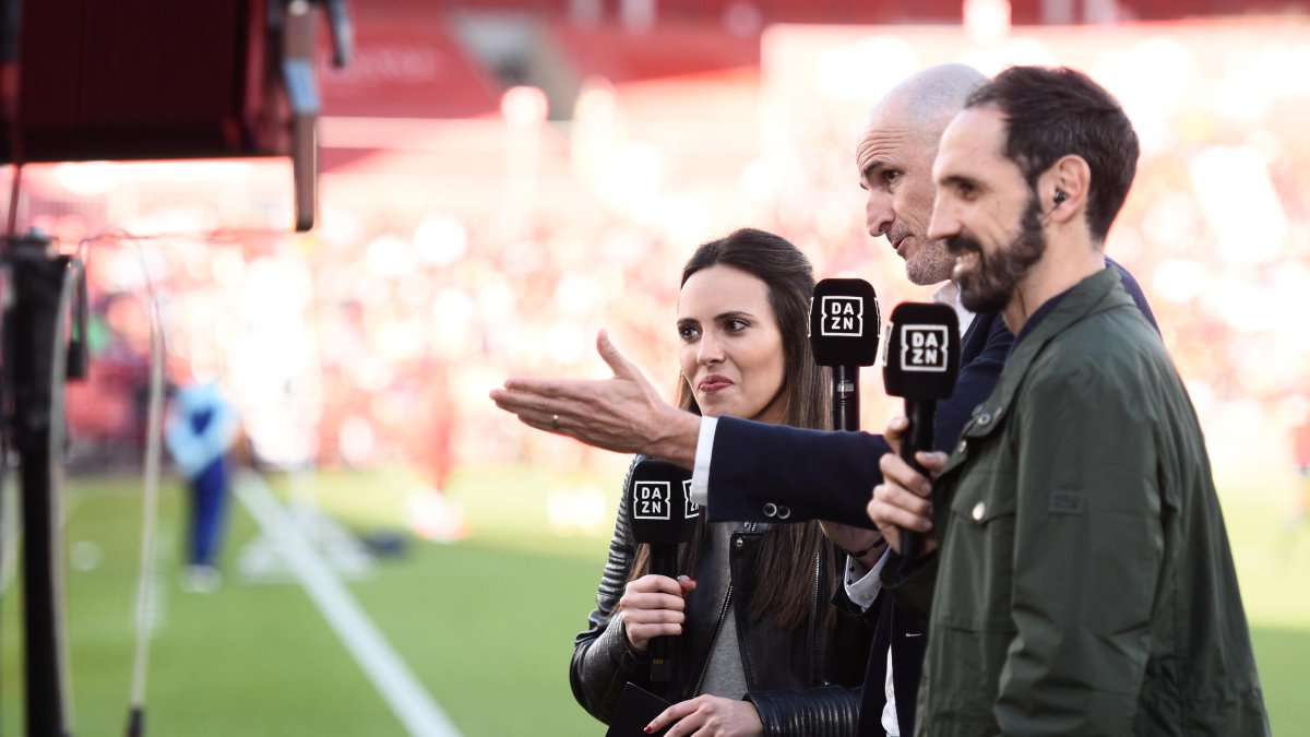 Fernando Soriano comentando el Almería-Atlético de Madrid en DAZN.