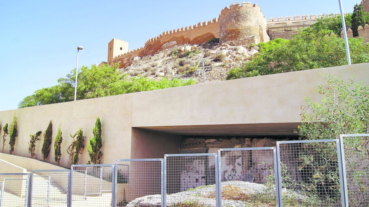 Vista de la Muralla Sur desde los restos tardorromanos