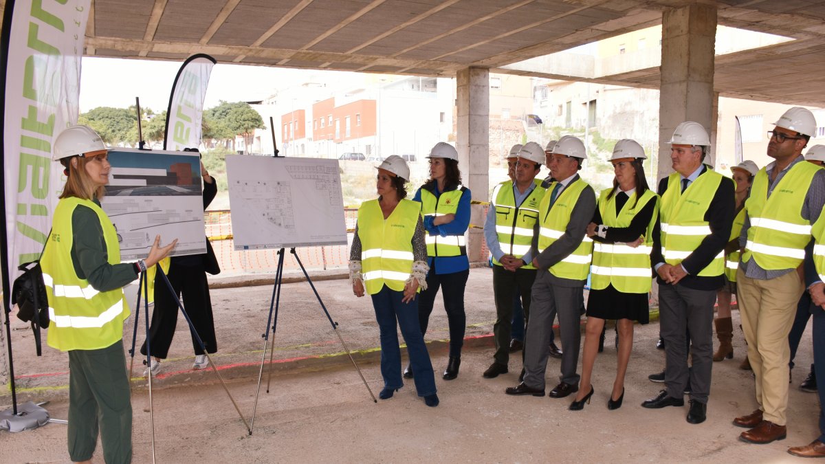 Visita de la consejera Catalina García al inicio de las obras.