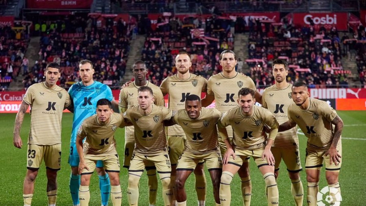 El once del Almería en Girona. Un partido para olvidar.