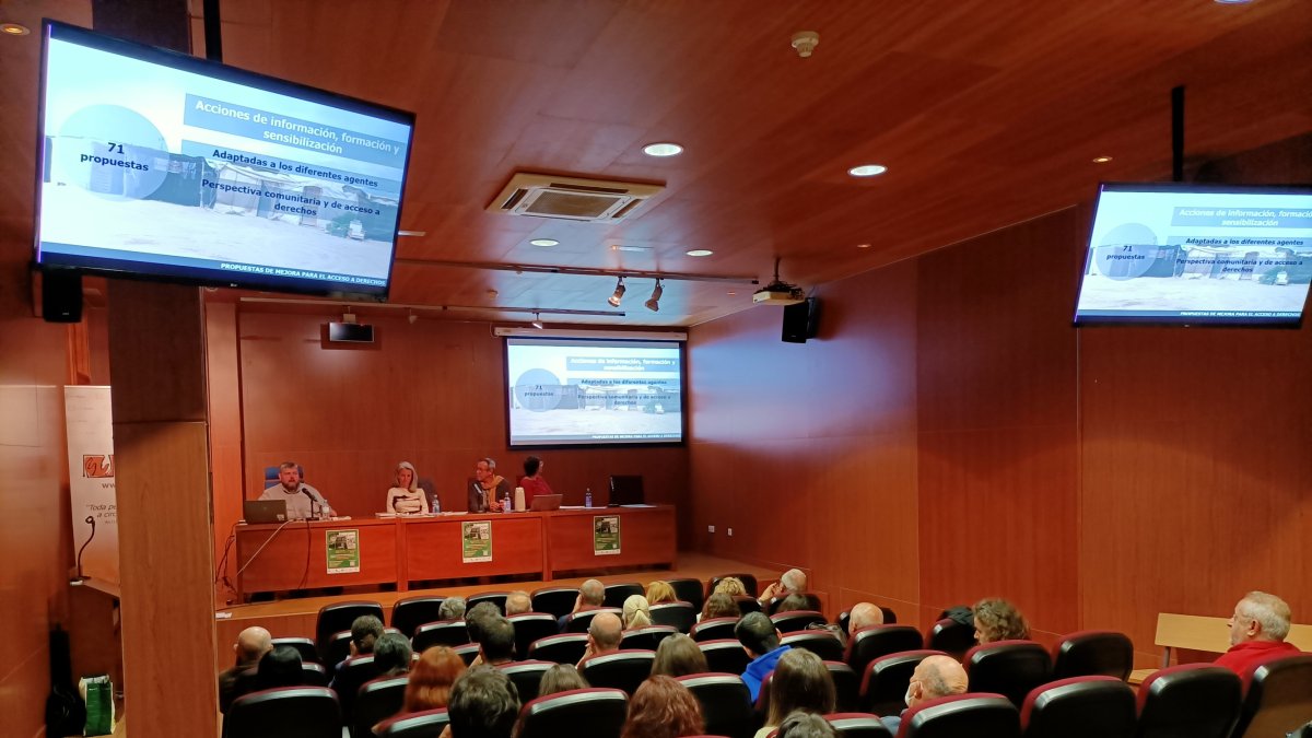 Presentación del informe de Almería Acoge en la Universidad de Almería