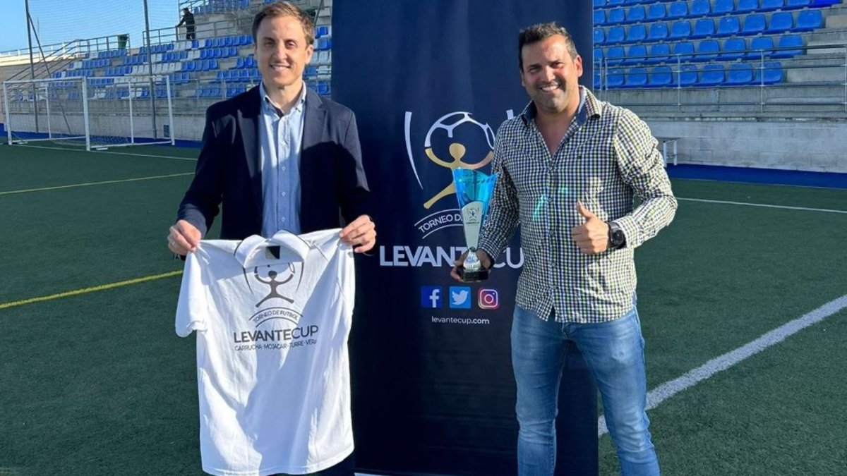 El Ayuntamiento de Vera con la Levante Cup.