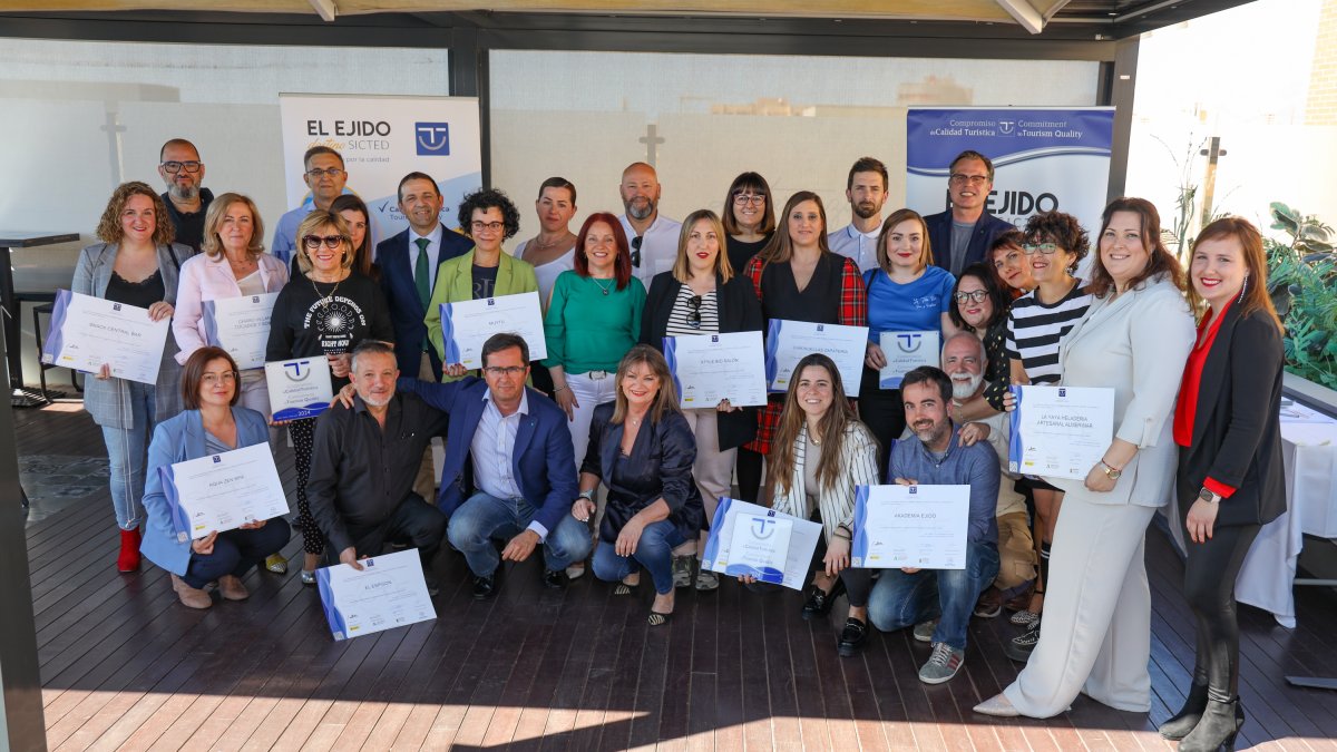 El acto de entrega de placas y diplomas se ha celebrado este miércoles.