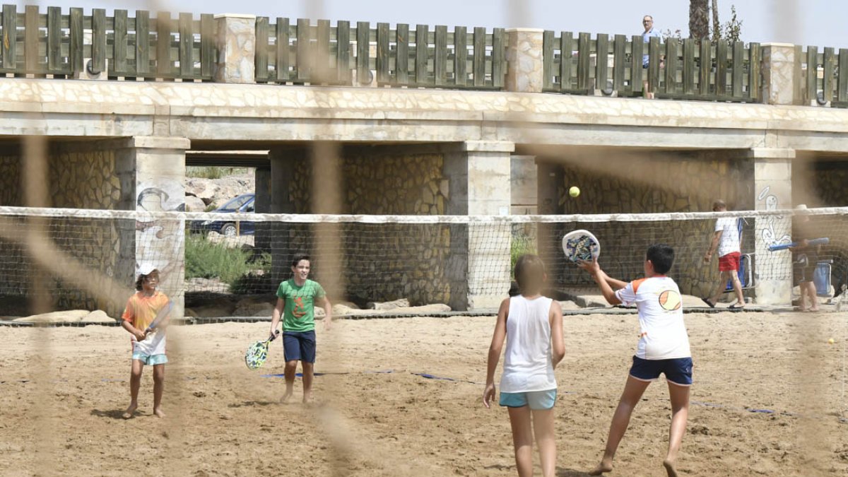 Almería sigue disfrutando con el mejor tenis playa.