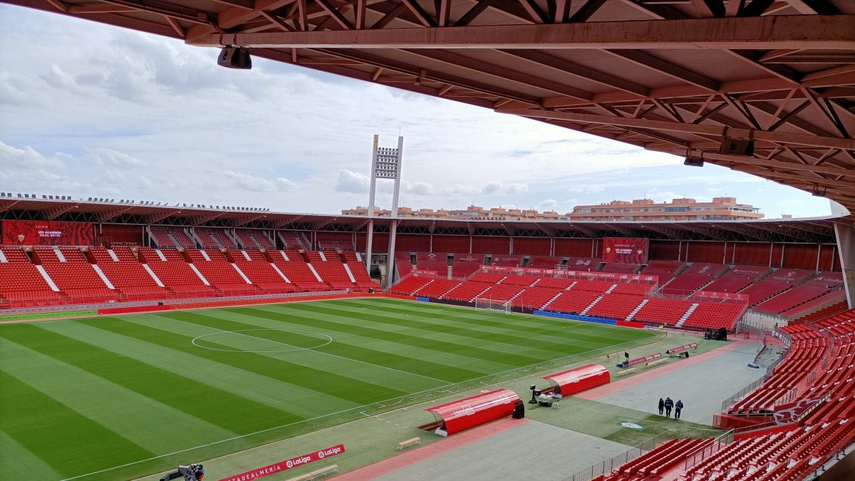 El Mediterráneo tiene pendiente una segunda fase para retirar las pistas de atletismo.