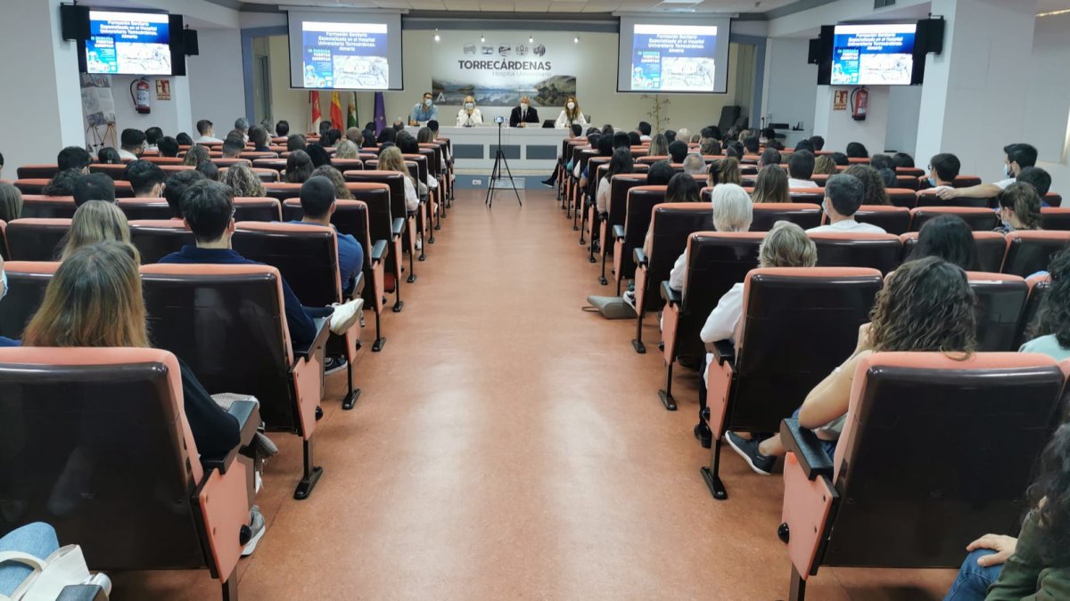 El salón de actos de Torrecárdenas registró un lleno absoluto.