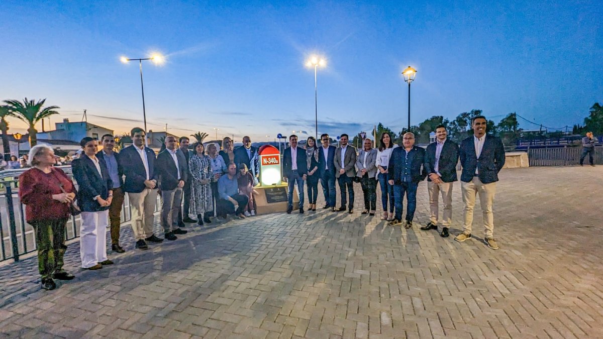 Las autoridades provinciales y municipales inauguraron la zona peatonal del histórico puente huercalense.