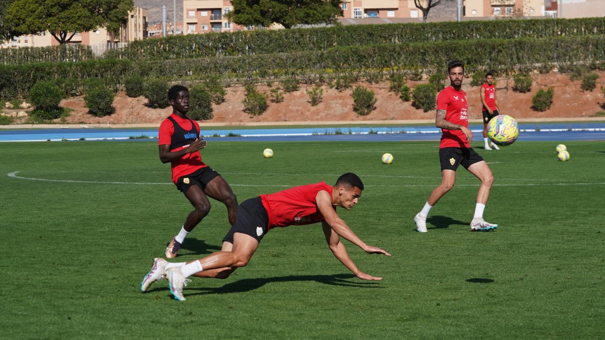 Marciano, Kaiky y Centelles en el entrenamiento rojiblanco en el Anexo.