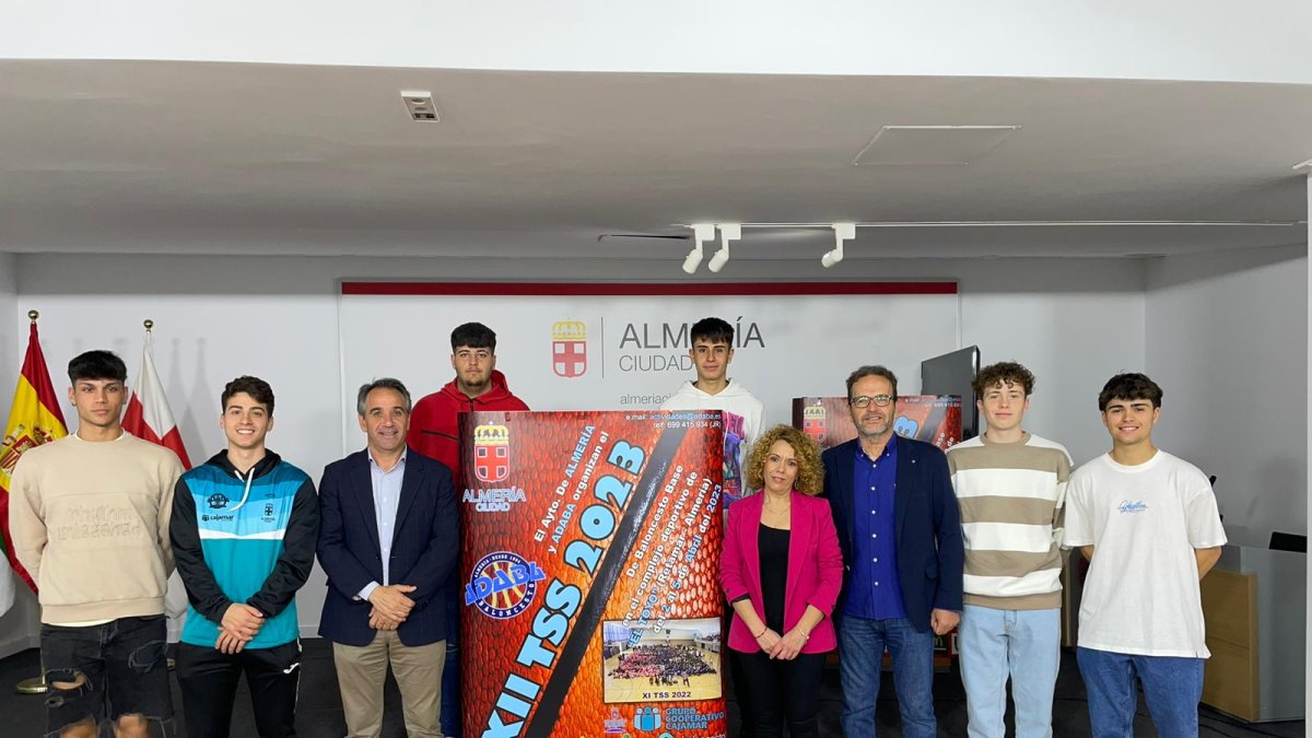 Almería vuelve a disfrutar del baloncesto por Semana Santa.