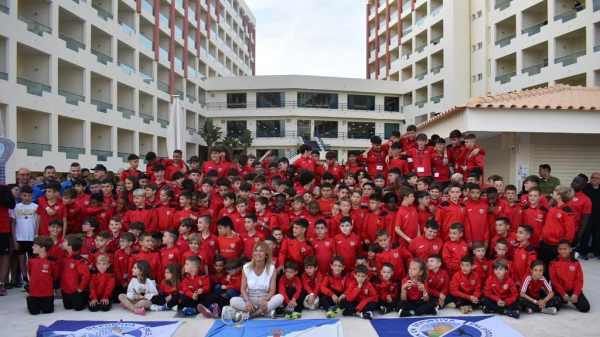 Cerca de 260 jugadores de fútbol de las categorías menores viajan a Portugal a disputar la SuperCup 2023.