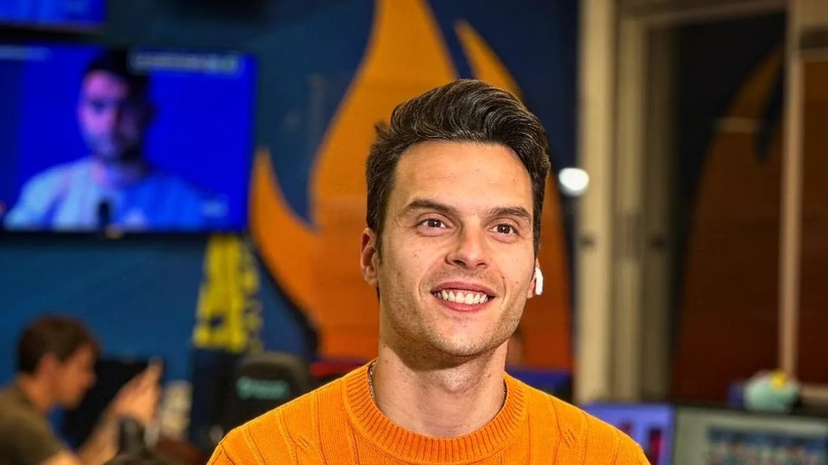 Diego Plaza tuvo un intenso debate con el arbitraje en Mestalla.