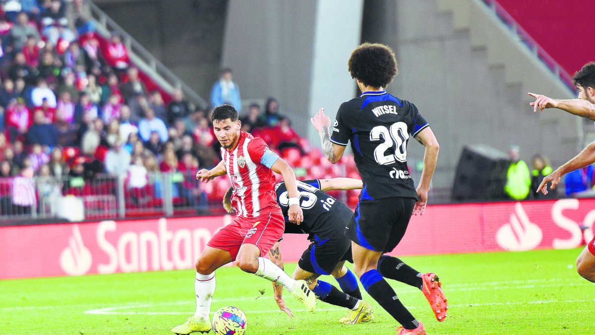 Robertone sigue siendo uno de los pilares en las alineaciones de Rubi.