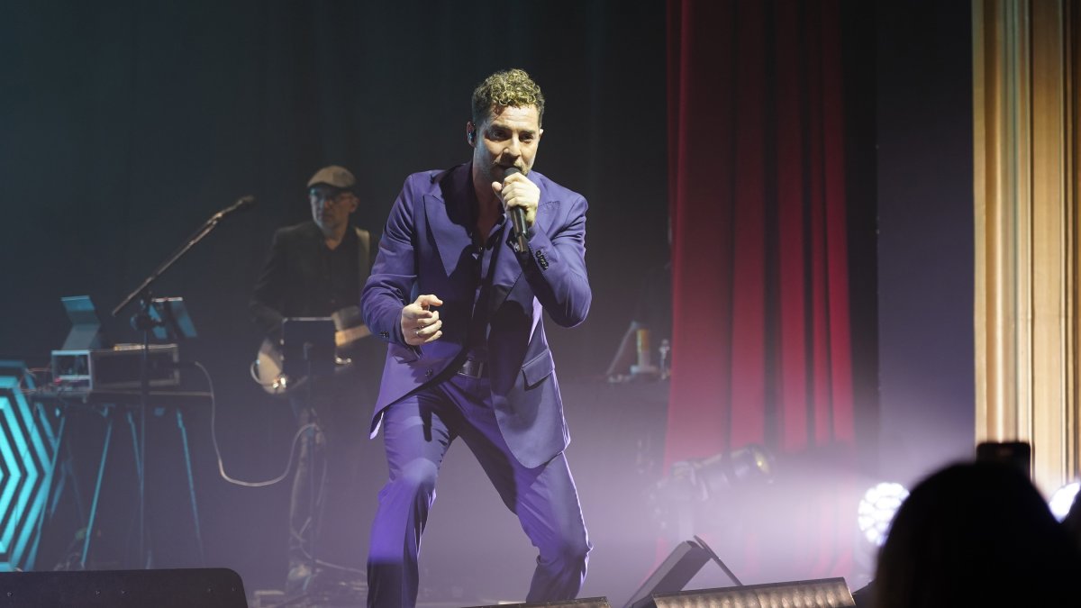 David Bisbal, en uno de los conciertos que ha ofrecido en el Teatro Albéniz de Madrid por sus veinte años sobre los escenarios.