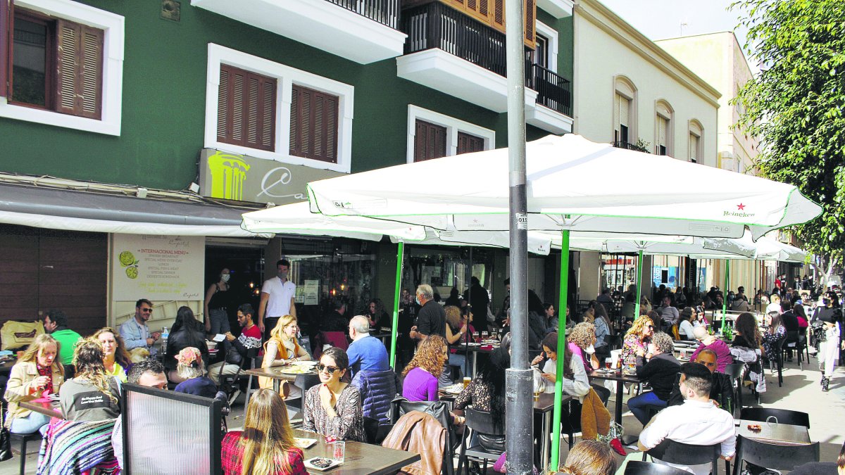 Bares llenos esta Semana Santa en Almería.