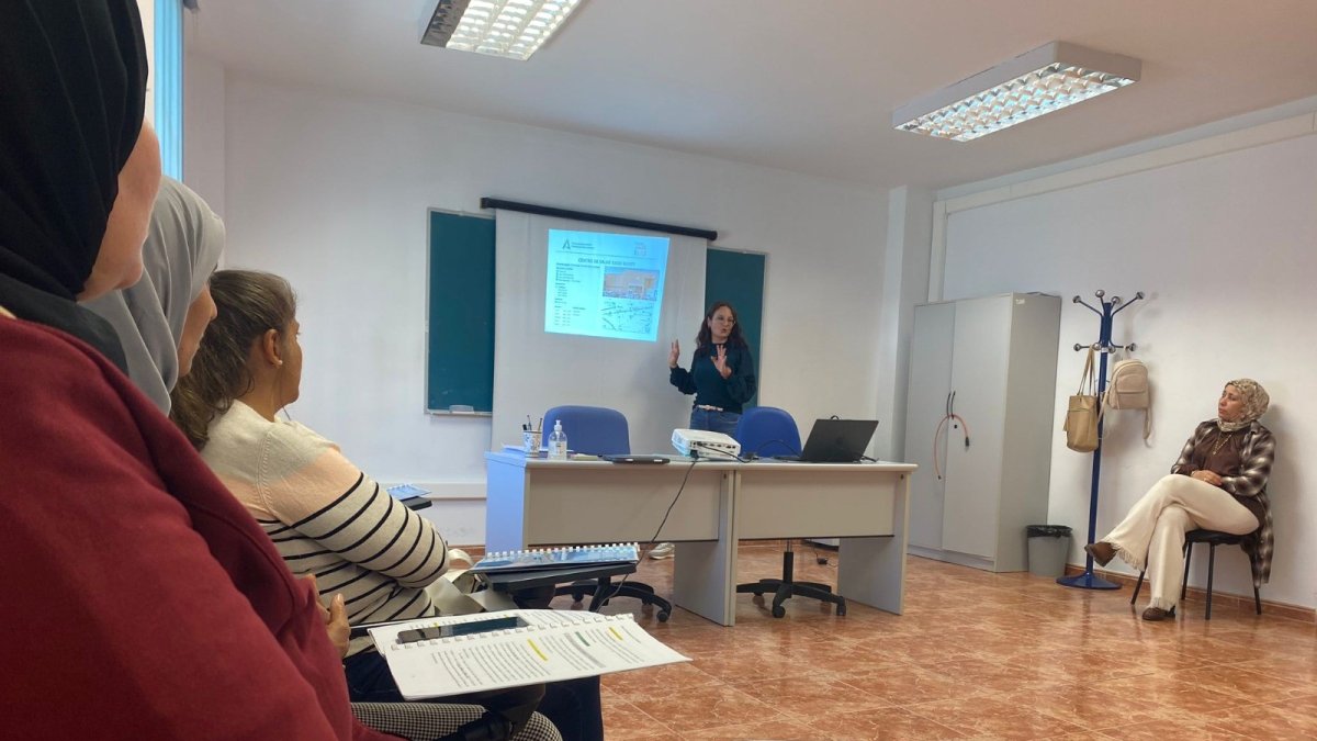 Imagen de archivo de uno de los talleres formativos para población inmigrante.