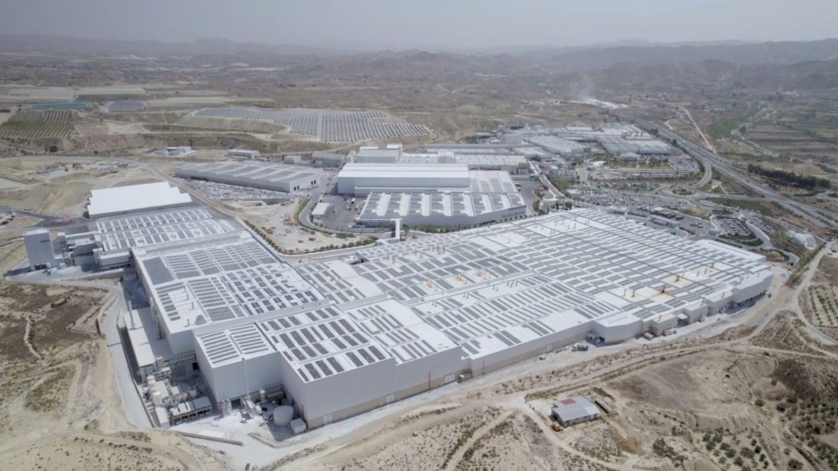 Fábrica de Dekton de Cosentino en el Parque Industrial de Cantoria.