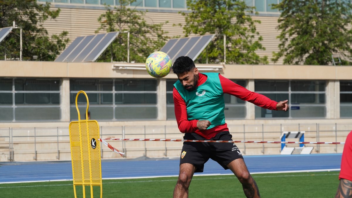 Samú Costa ha vuelto para quedarse en el once titular del míster.