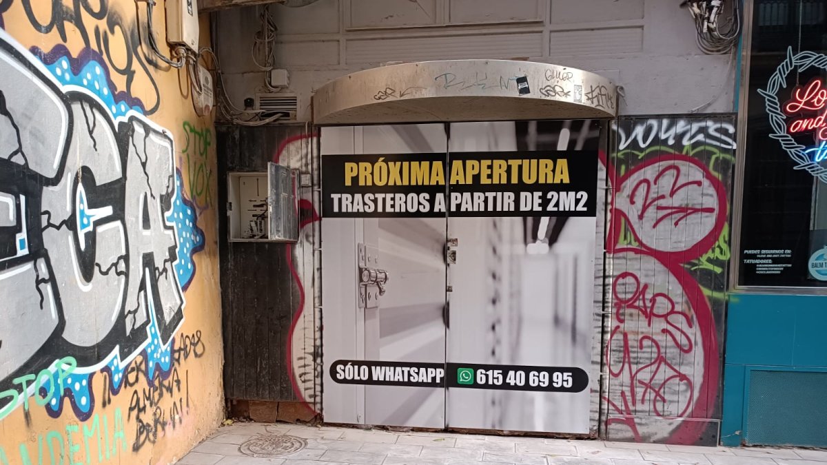 El antiguo Capitán Nemo, futuros trasteros en el centro de Almería.