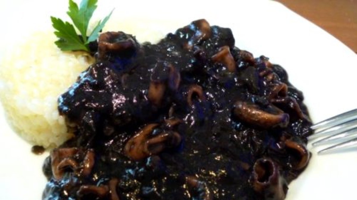 Calamares en su tinta.