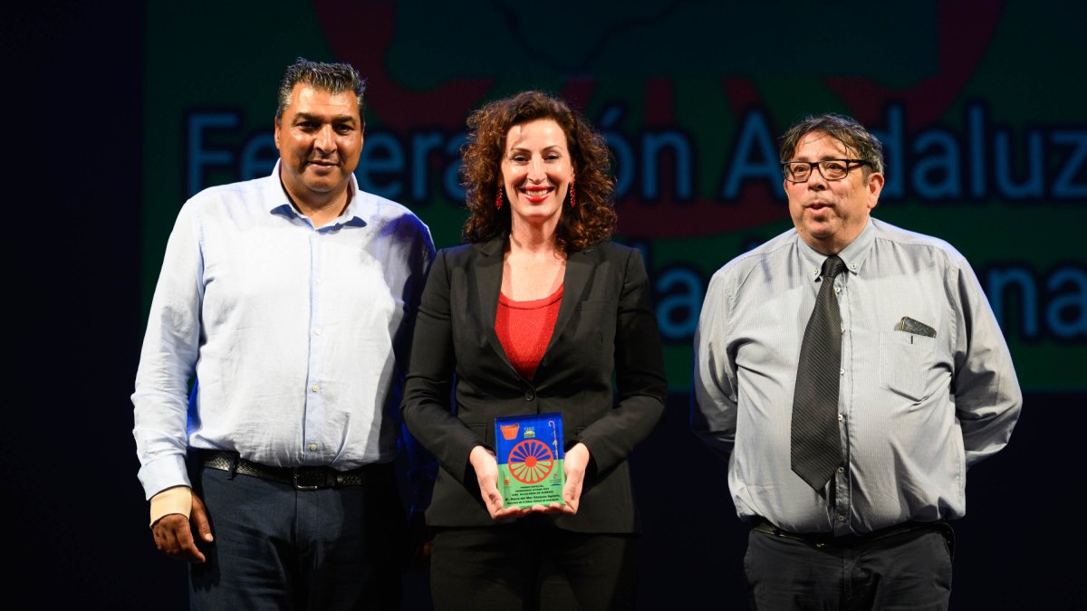 La alcaldesa, tras recibir la distinción.