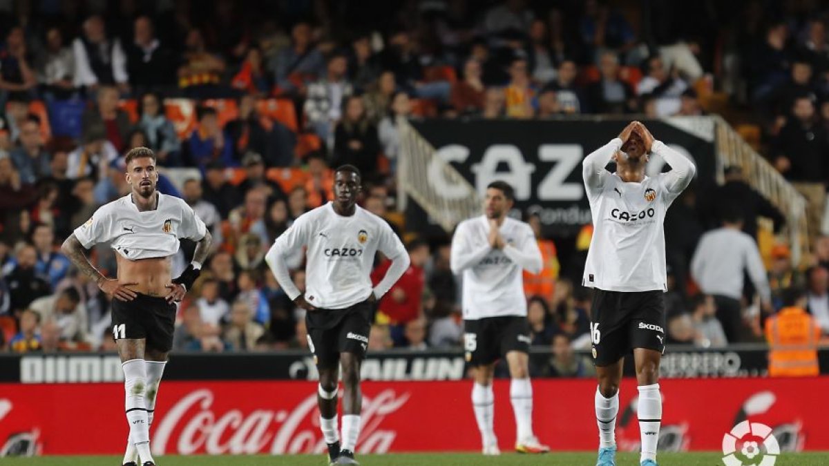 Derrota del Valencia en Mestalla ante el Sevilla.