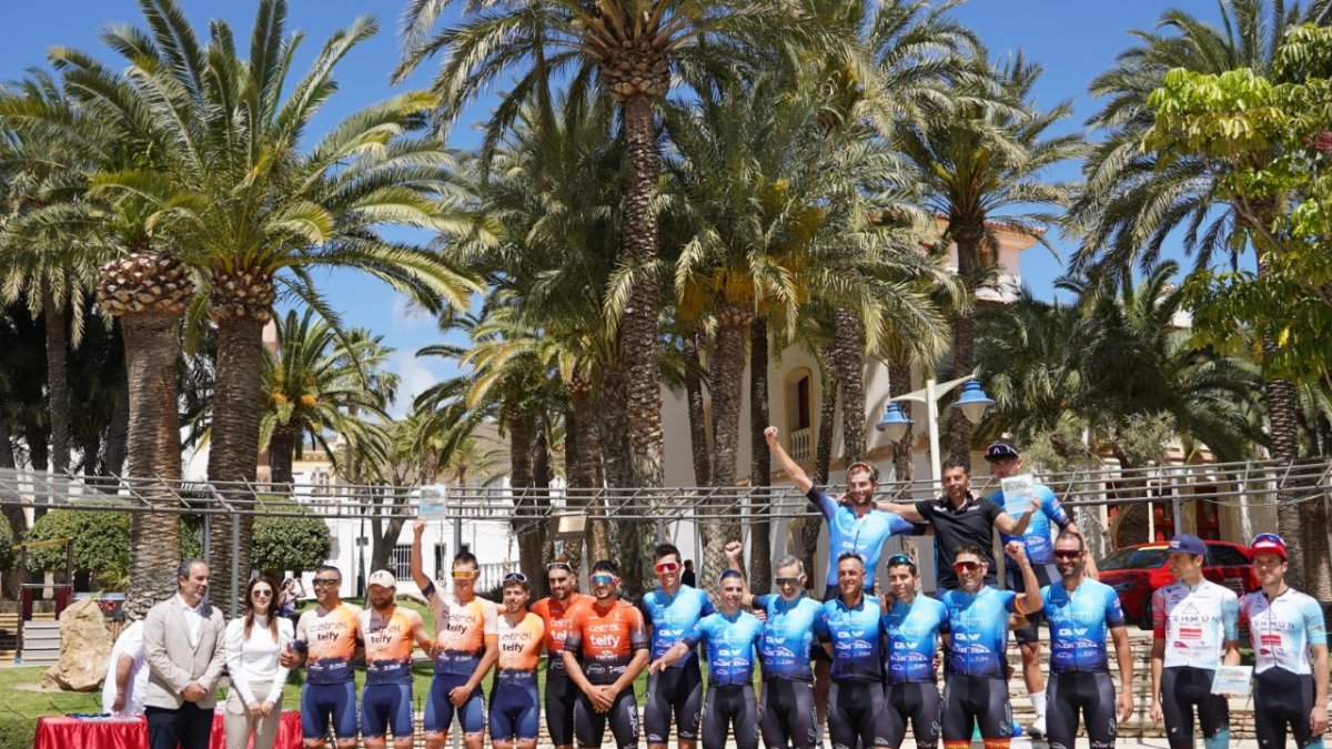 Podio final de la Vuelta a Carboneras.