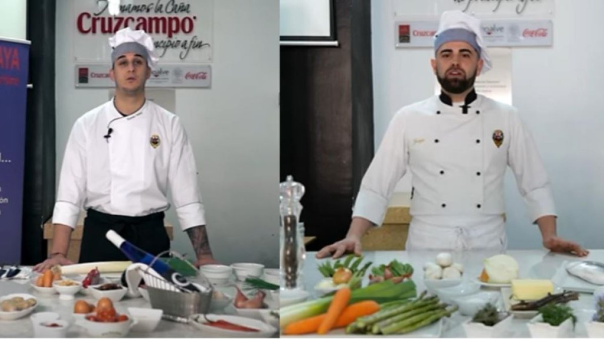 Francisco Ramón Gómez Guerrero y Juan José Grande Berenguer, del CPIFP Almeraya de Almería elaborando el plato que les dio paso a la final.