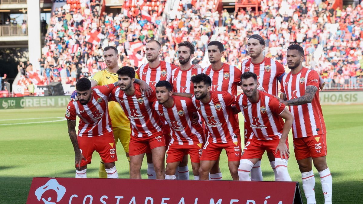El once del Almería ante el Valencia en el Estadio de los Juegos Mediterráneos.
