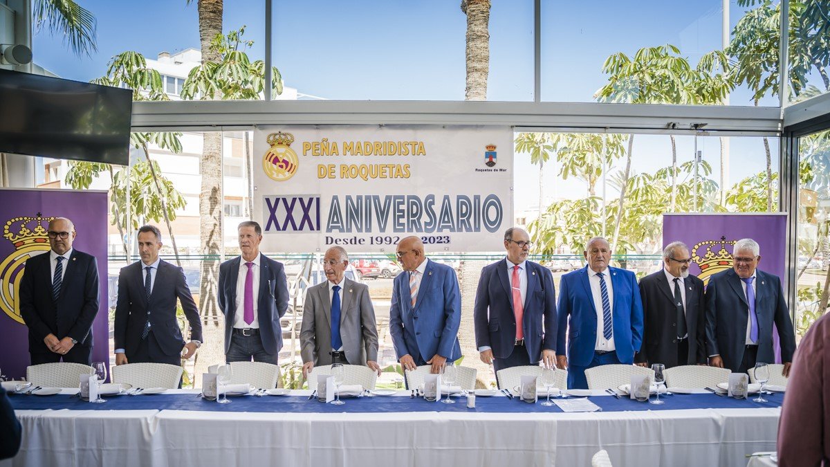 La mesa presidencial con el mítico Paco Bonet junto al alcalde Amat.