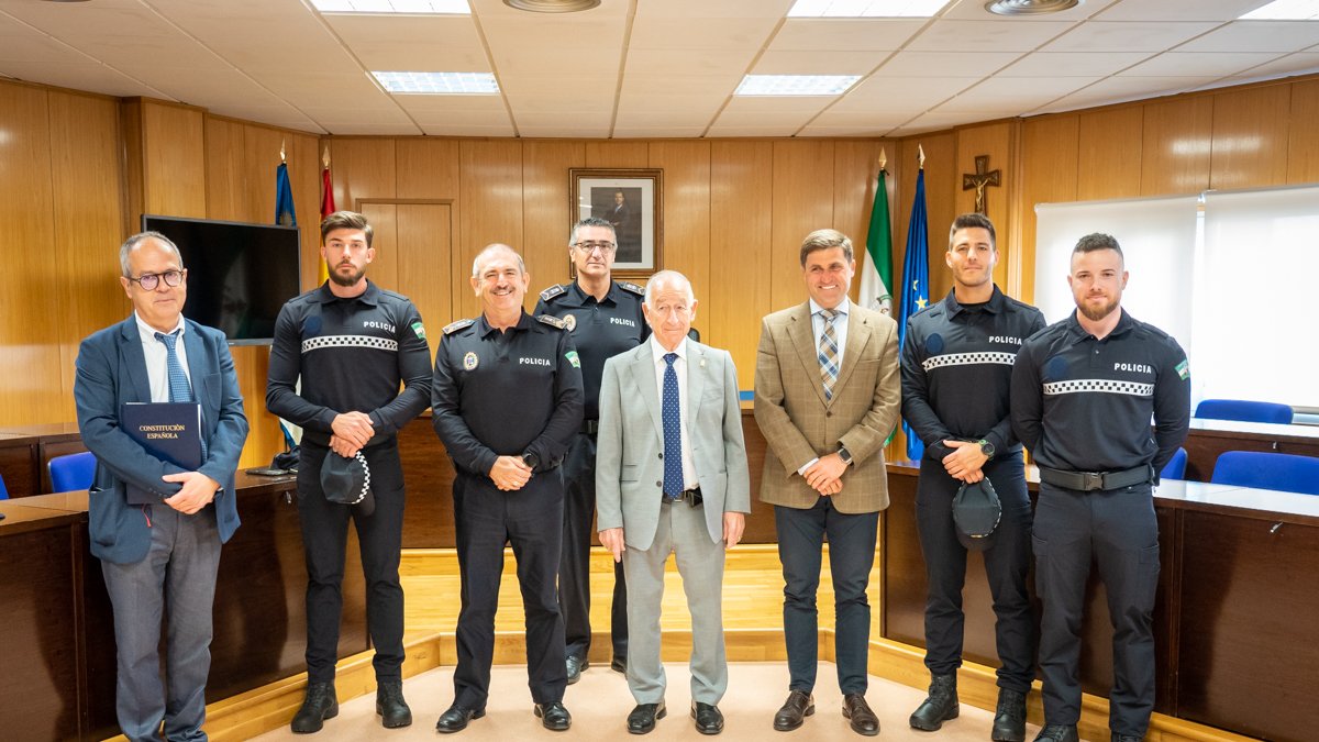 Toma de posesión de los tres nuevos policías del municipio.