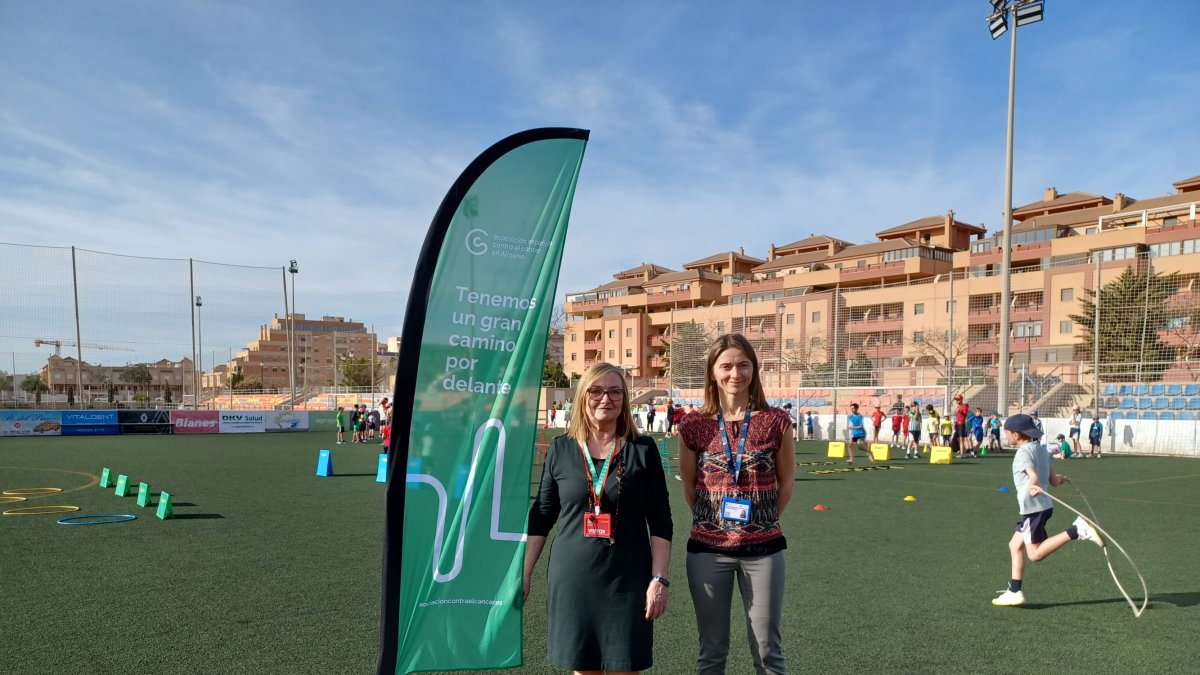 Mercedes Río (AECC) y Gillian (Directora de BSA) en el evento.