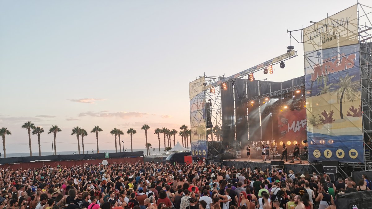 Un momento de la edición de 2022 de The Juergas Rock Festival, en Adra.