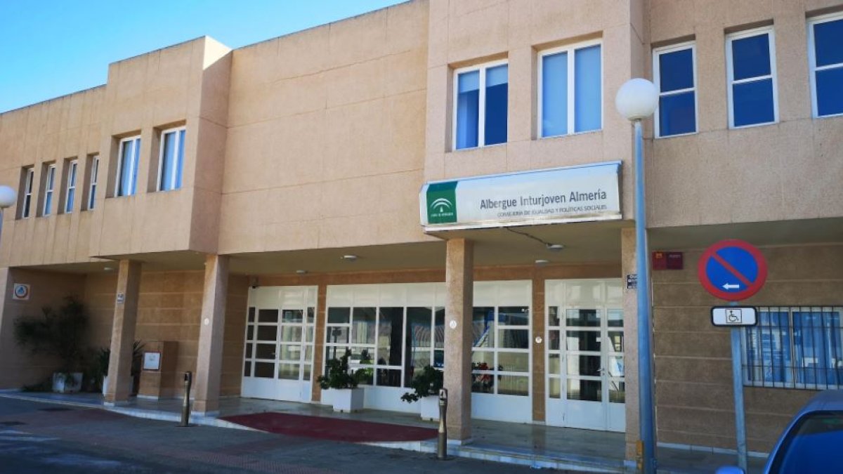 Fachada del Albergue Juvenil de Almería