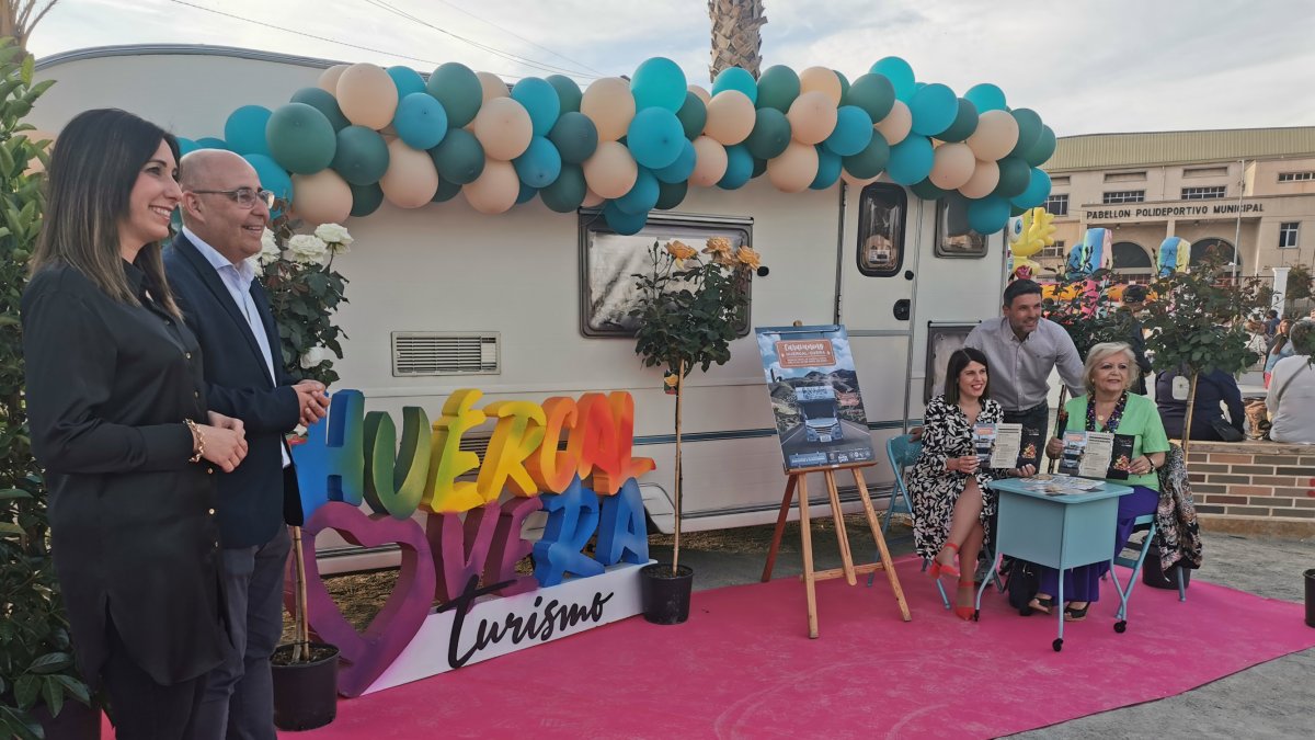 El alcalde y concejales al comienzo del festival.