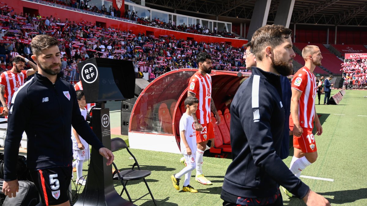Salida al campo de los equipos.