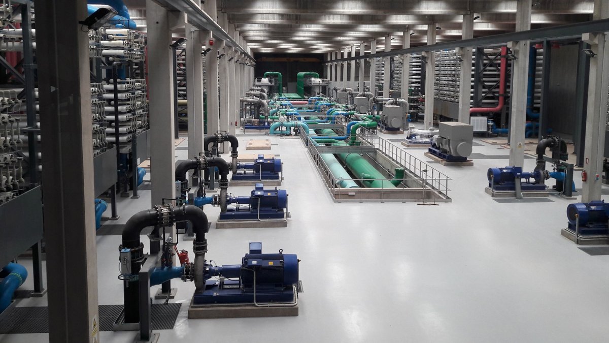 Interior de una planta desaladora.