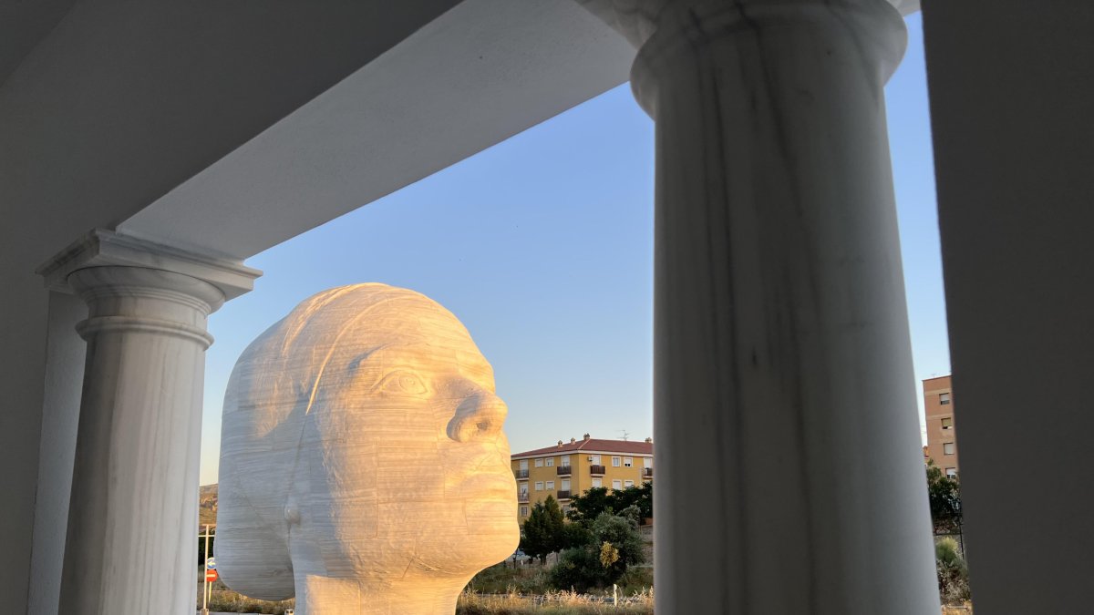 La escultura ‘Mujer del Almanzora’ -diseño de Antonio López- homenajea a las mujeres del Almanzora