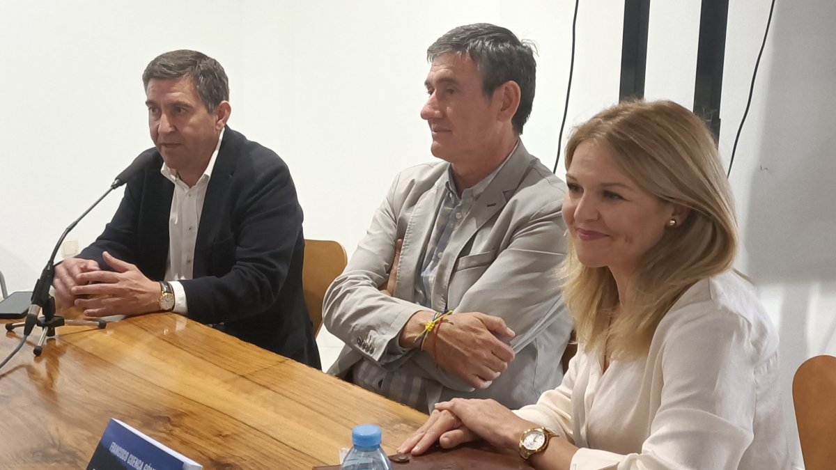 Momento de la presentación del libro en el Museo de Adra.