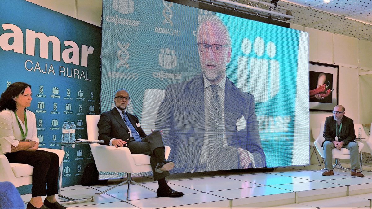 Conferencia del economista José María O\'Kean en Infoagro Exhibition 2019