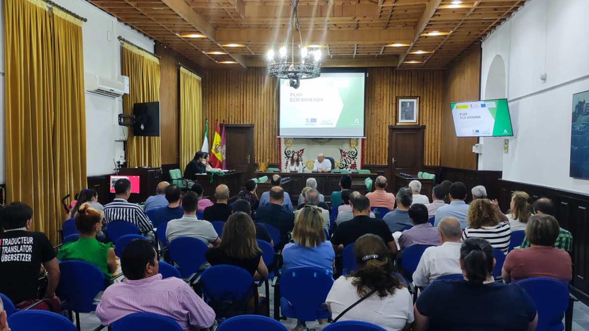 Huércal-Overa presenta el Plan de Ecovivienda de la Junta.