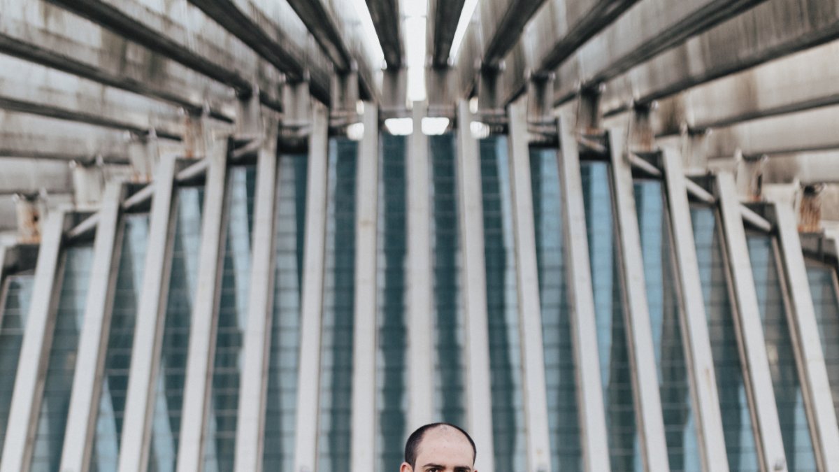 Daniel Fez se aleja de todos los estereotipos.