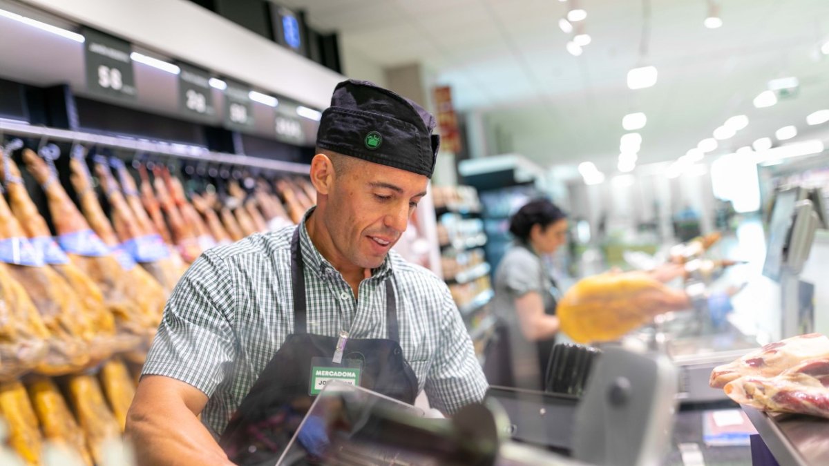 Mercadona busca personal para sus supermercados de Almerría.