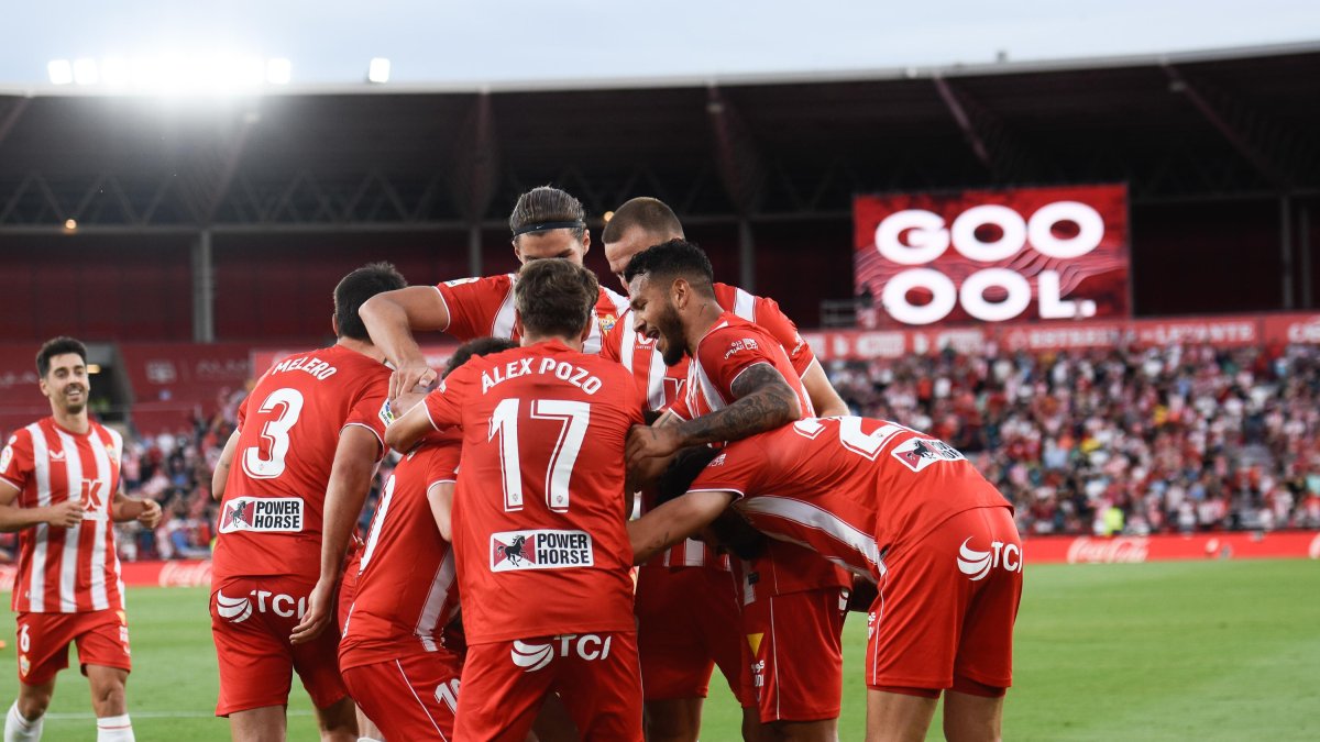 El Almería ganó al Elche y dio un paso de gigante hacia la permanencia.