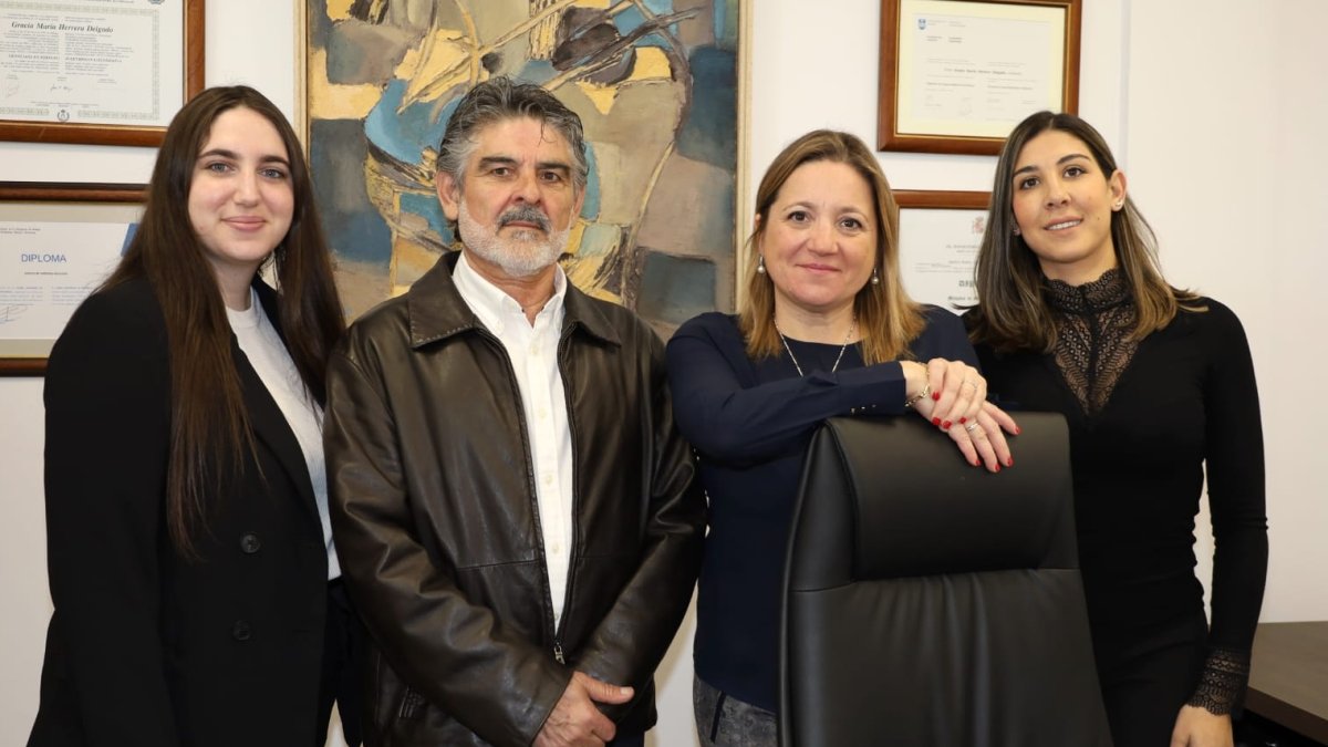 Gracia en el centro junto a Marijose, Manolo y Beatriz.