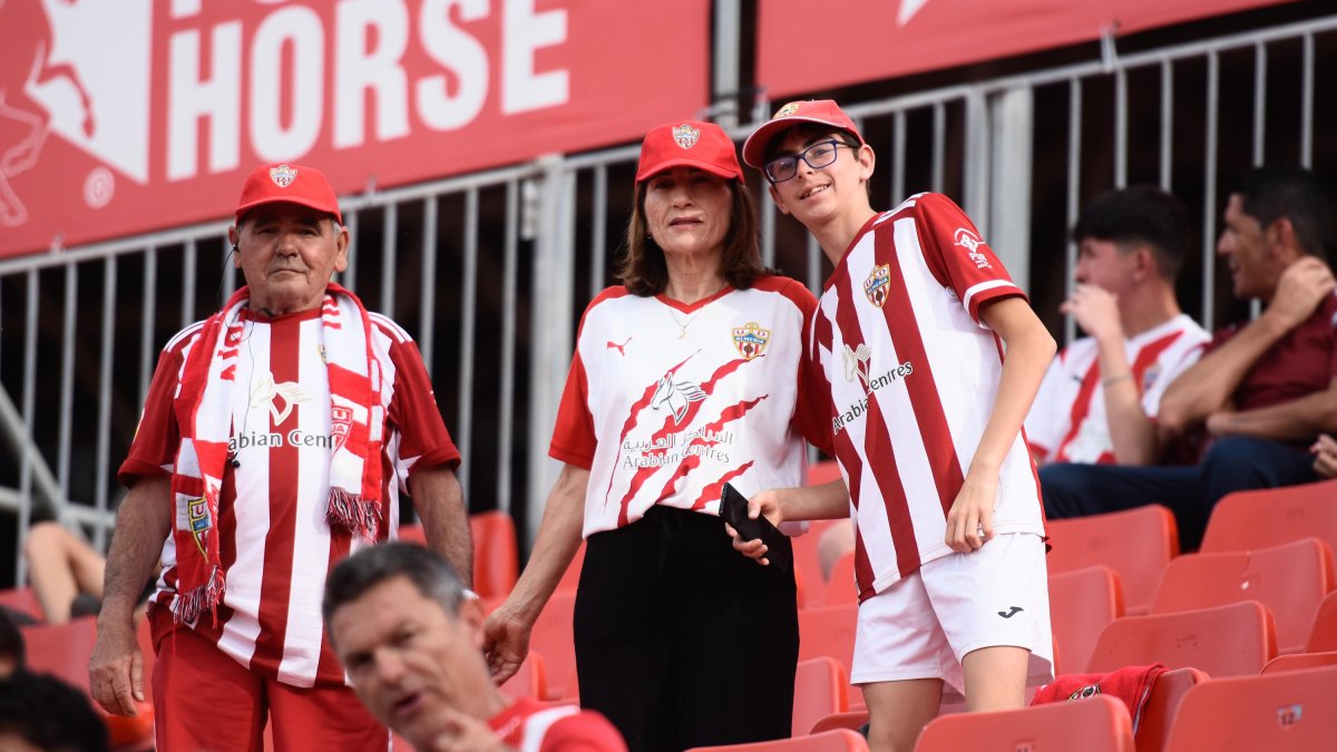 Aficionados del Almería en el partido ante el Elche.