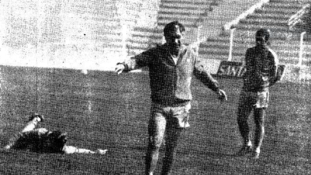 Arsenio entrenando al Almería.